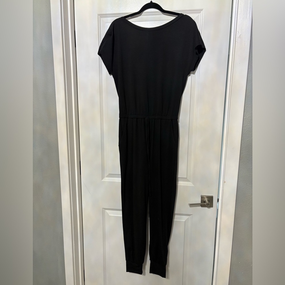 Elegant Black Jumpsuit with Wide-Leg Design